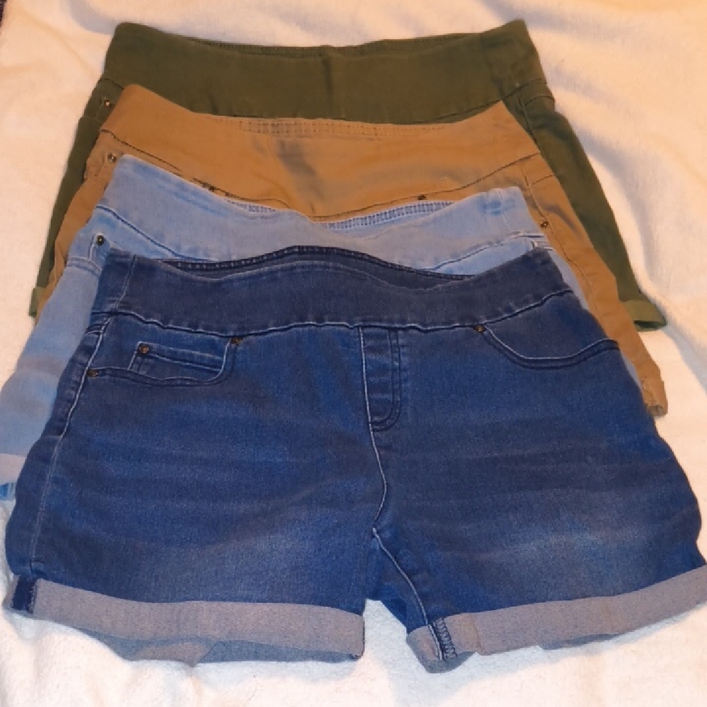 Four Pair Of Size 4-6 Shorts,.2 Are NWOT all With Just Enough Stretch. Comfortab